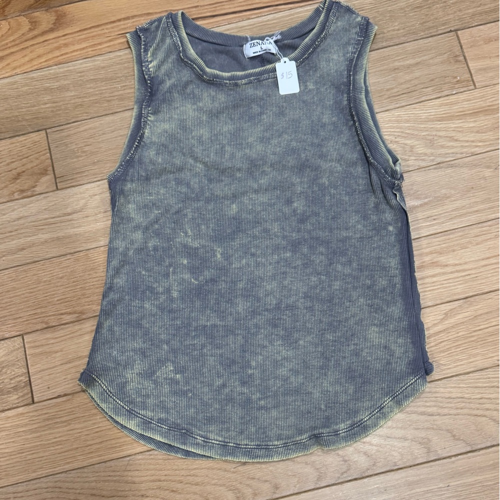 Zenana ribbed tank top light green size large NWT in excellent condition